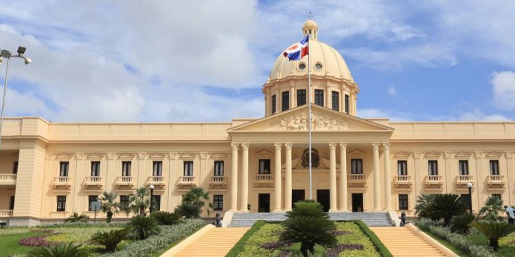 Abinader obvia recomendaciones del TC y promulga ley que elimina candidaturas independientes