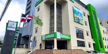 La PGR arresta a exauxiliar de autorizaciones médicas de Senasa cuando intentaba salir del país