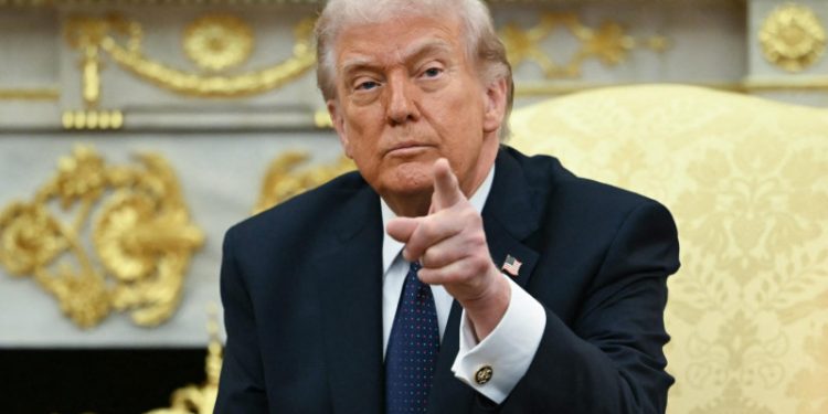 Trump ordena el pago a 35,000 empleados afectados por cierre del Departamento de Seguridad