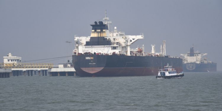 Irán vuelve a cerrar el estrecho de Ormuz ante el bloqueo de sus puertos por parte de EEUU