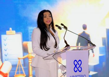 Yeni Berenice instruye a fiscales presenten cargos a motoristas por muerte de chofer en Santiago