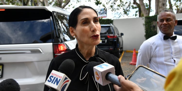 Raquel Arbaje dice esperan por estudio ambiental para ponderar explotación minera en San Juan