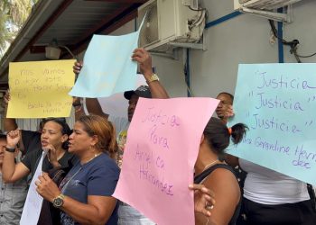 Familiares de joven que murió en cirugía estética en Santiago se querellan contra 4 personas