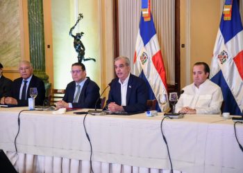 Precios de los combustibles se mantendrán sin variación la próxima semana, dice Abinader