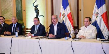 Precios de los combustibles se mantendrán sin variación la próxima semana, dice Abinader