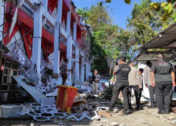 Terremoto de magnitud de 7,4 en Indonesia; emiten alerta de tsunami