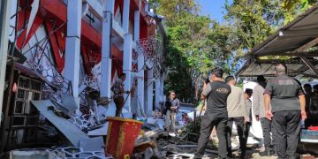 Terremoto de magnitud de 7,4 en Indonesia; emiten alerta de tsunami
