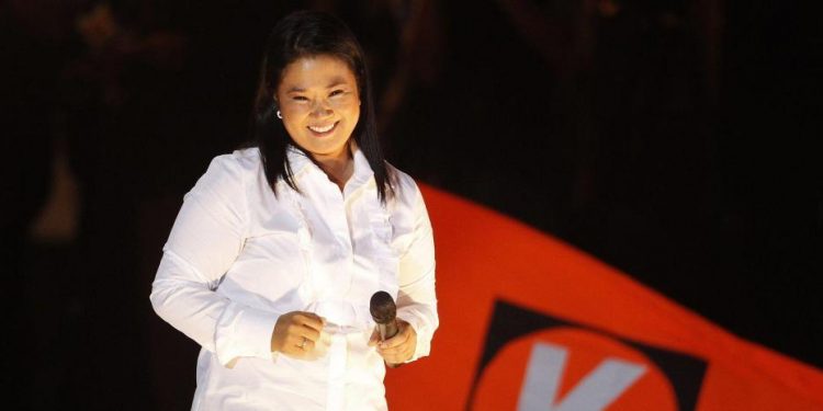 Keiko Fujimori encabeza los sondeos a boca de urna de la elección presidencial en Perú