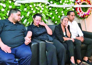 Honras a Carlos Batista Matos, despedido en Funeraria Blandino entre lágrimas y flores blancas