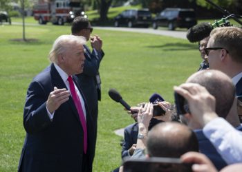 Irán acuerda entregar sus reservas de uranio enriquecido