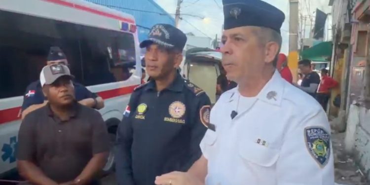 Policía informa fallecimiento de dos personas tras colapso de pared en Las Palmas de Herrera