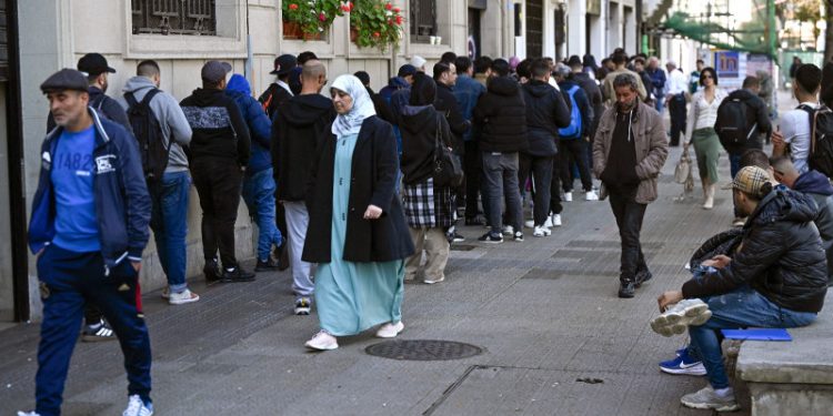 Burocracia para los indocumentados en España