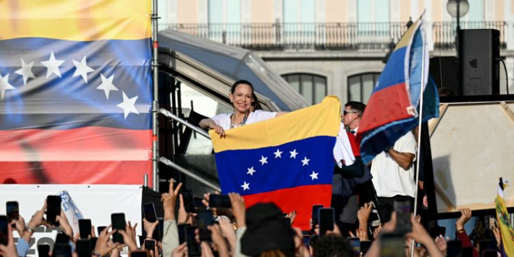 María Corina Machado pide a miles de venezolanos en Madrid que preparen el regreso