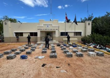 DNCD dice que, bajo fuerte tiroteo, incauta 1.6 toneladas de presunta cocaína en Pedernales