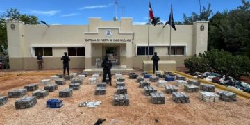DNCD dice que, bajo fuerte tiroteo, incauta 1.6 toneladas de presunta cocaína en Pedernales