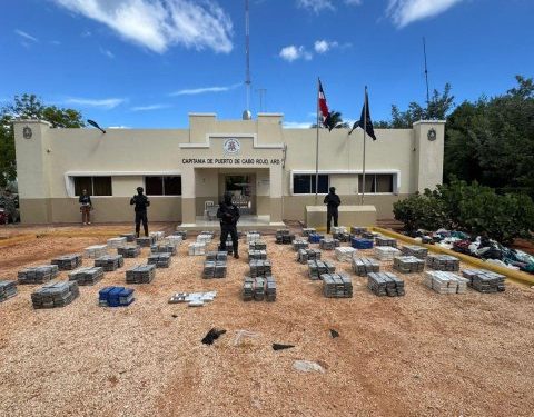 DNCD dice que, bajo fuerte tiroteo, incauta 1.6 toneladas de presunta cocaína en Pedernales