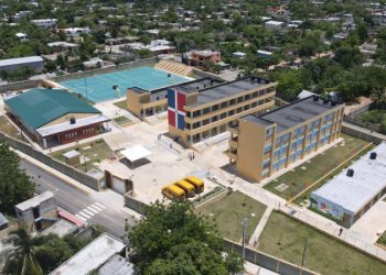 Gobierno inaugura escuela básica en La Ureña con capacidad para 840 estudiantes