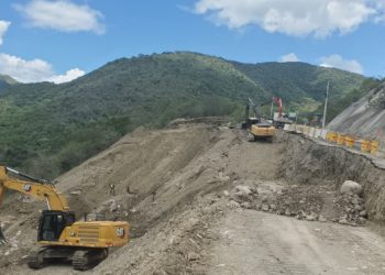 Obras Públicas busca solución definitiva a deslizamientos en carretera de Ocoa