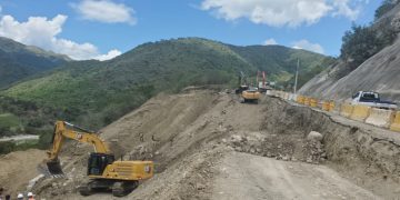Obras Públicas busca solución definitiva a deslizamientos en carretera de Ocoa