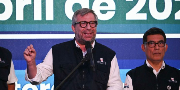 La Fiscalía de Perú pide detener al organizador de las elecciones generales