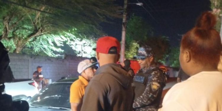 Joven de 18 años hospitalizada tras resultar herida de bala en operativo policial en Santiago