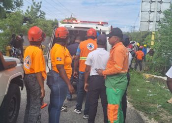 Varios heridos tras deslizamiento de minibús en Barahona