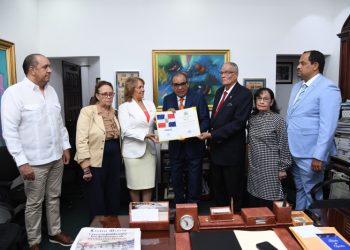 Comerciantes reconocen a Miguel Franjul por aportes al periodismo