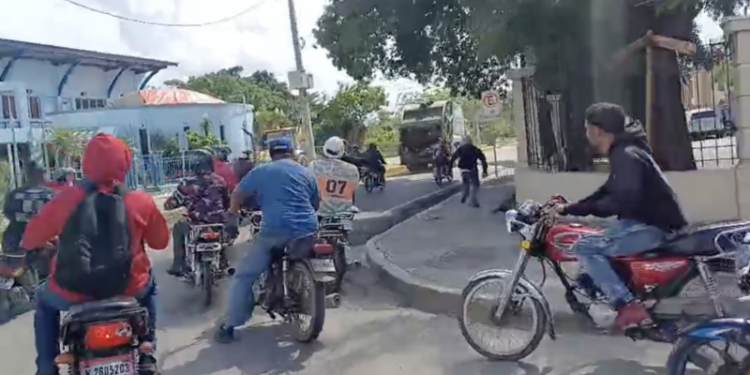 Fiscalía pide prisión preventiva a motoconchistas acusados por asesinato de chofer en Santiago