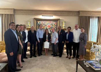 Embajadora de EEUU se reúne con directivos del Grupo Corripio