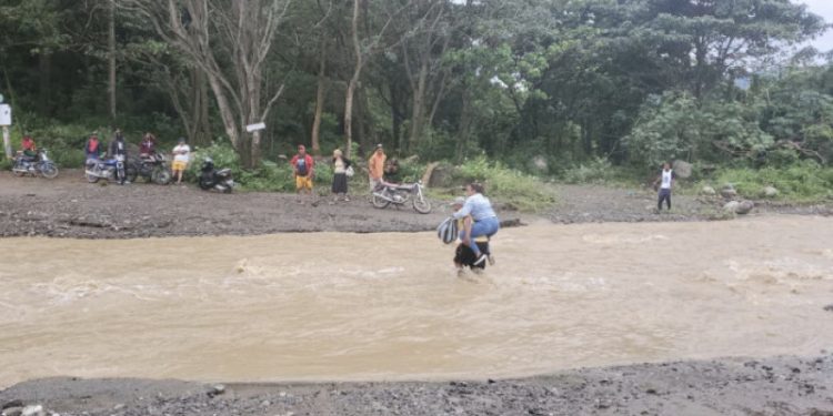 Comunidades de Ocoa y Puerto Plata aisladas por lluvias