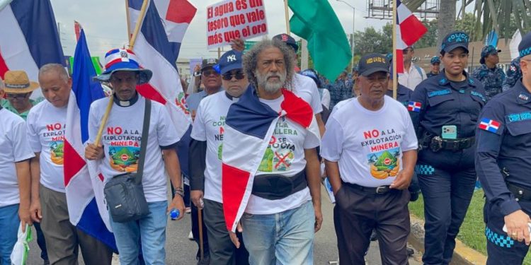 Campesinos marchan en Santiago contra exploración minera en cordillera septentrional
