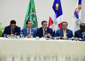 "Estamos sobrepasando muchas vicisitudes": Gobierno dice adopta sugerencias ante crisis económica