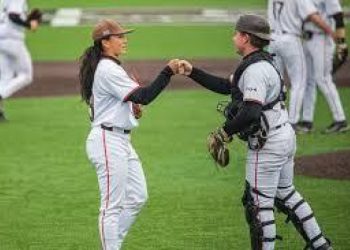 Dominicana Olivia Pichardo es lanzadora en la liga de hombres