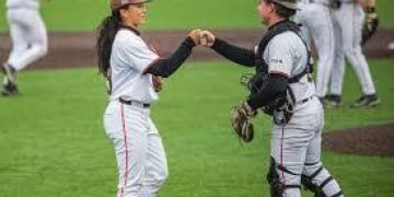 Dominicana Olivia Pichardo es lanzadora en la liga de hombres