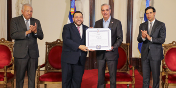 Presidente Abinader otorga condecoración póstuma de la Orden del Mérito de Duarte, Sánchez y Mella en el Grado de Gran Cruz Placa de Oro, al expresidente Ulises Francisco Espaillat