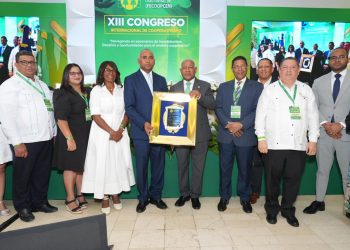 150 cooperativas de seis países reconocen la trayectoria del senador Julito Fulcar como líder del cooperativismo dominicano e internacional