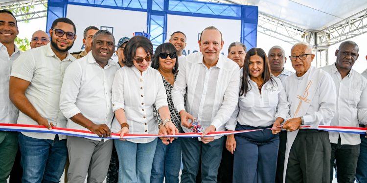 Alcaldía de Santiago entrega parque remozado en Altos de Rafey con inversión de RD$13 millones