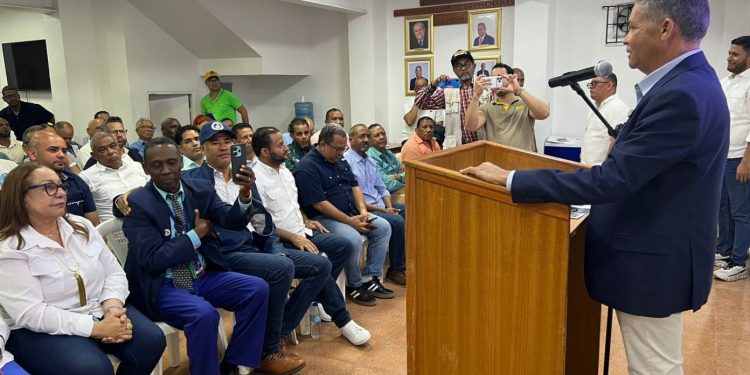 Eugenio Cedeño busca Secretaría General del PRM para defender al Gobierno, promover el relevo y la democracia interna