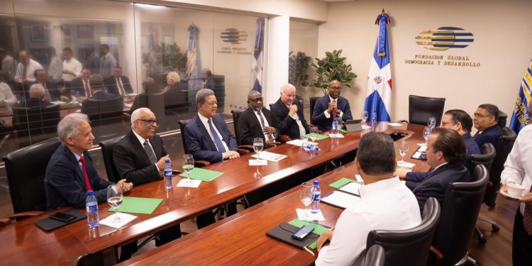 Gobierno y expresidente Leonel Fernández dialogan sobre la reacción del país frente al conflicto en Medio Oriente