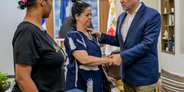 Alcalde de Santiago recibe familiares de Deivy Carlos Abreu Quezada y reitera apoyo en búsqueda de justicia