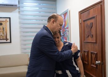 Alcalde de Santiago recibe familiares de Deivy Carlos Abreu Quezada y reitera apoyo en búsqueda de justicia