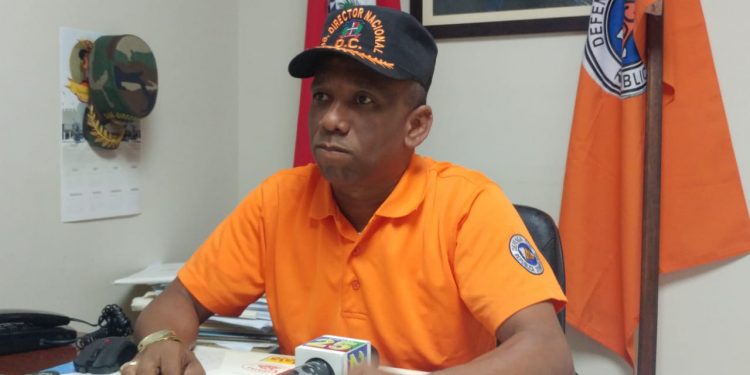 Gran cantidad de lluvia repentina que cayó en algunos puntos de Santiago drenó en media hora, informó Defensa Civil