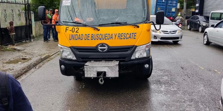 Gran cantidad de lluvia repentina que cayó en algunos puntos de Santiago drenó en media hora, informó Defensa Civil