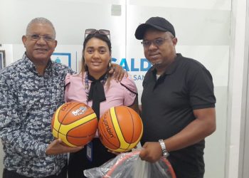 Alcaldía de Santiago entrega utilerías deportivas para el Torneo 3X3 del Ensanche Ramos