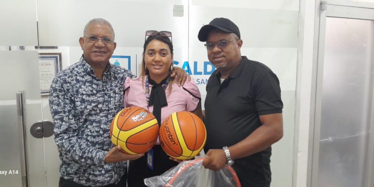 Alcaldía de Santiago entrega utilerías deportivas para el Torneo 3X3 del Ensanche Ramos