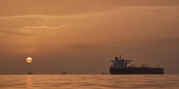 EE.UU. incauta buque con bandera iraní