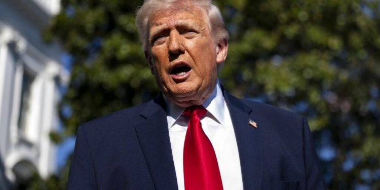 Trump amenaza con "eliminar inmediatamente" buques iraníes que se salten bloqueo en Ormuz