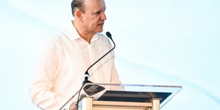 Alcalde dice ordenamiento tránsito es reto clave en Santiago