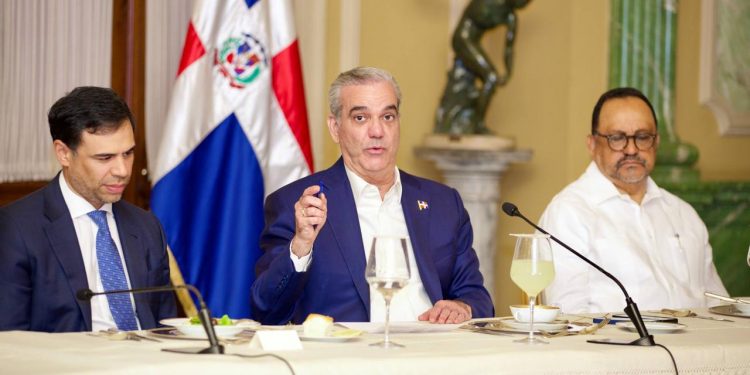 Gobierno anuncia licitación para rescatar el Teatro Agua y Luz, presidente Abinader busca convertir el emblemático espacio en un escenario cultural y turístico de Santo Domingo