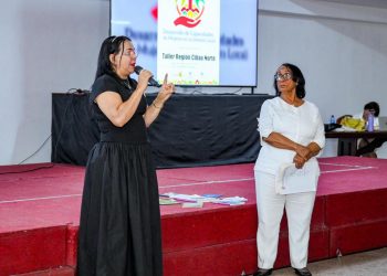 UNMUNDO impulsa liderazgo femenino con taller sobre gestión local en Santiago